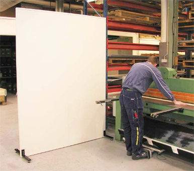 Mobil bullerskärm för industrin med fötter i produktionslokal