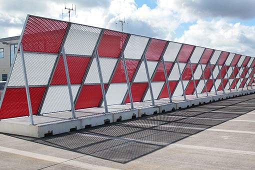Mesh type Jet Blast Barrier ändrar riktningen på utblåset från jetmotorer